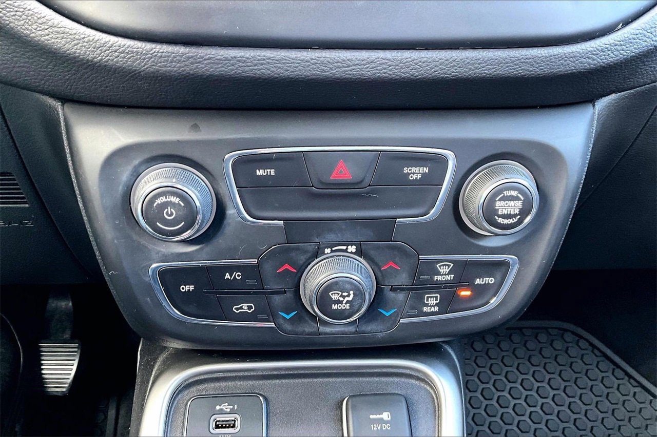 Certified 2019 Jeep Compass Latitude w/ Cold Weather Group image 16