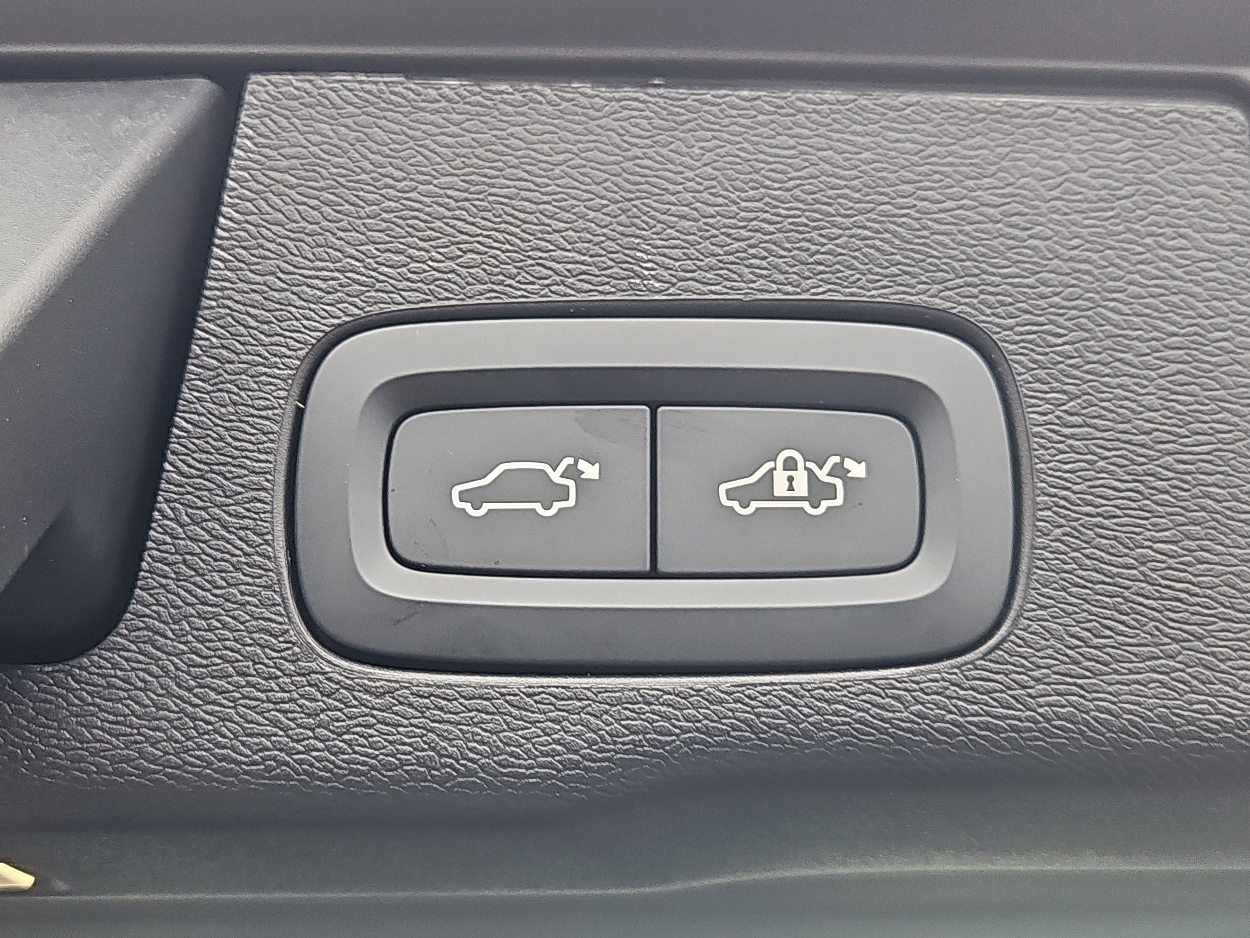 New 2026 Volvo XC60 B5 Ultra w/ Protection Package Premier image 12