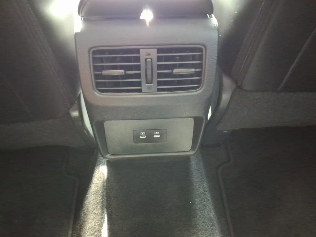 Used 2024 Nissan Rogue SV w/ SV Premium Package FWD image 13