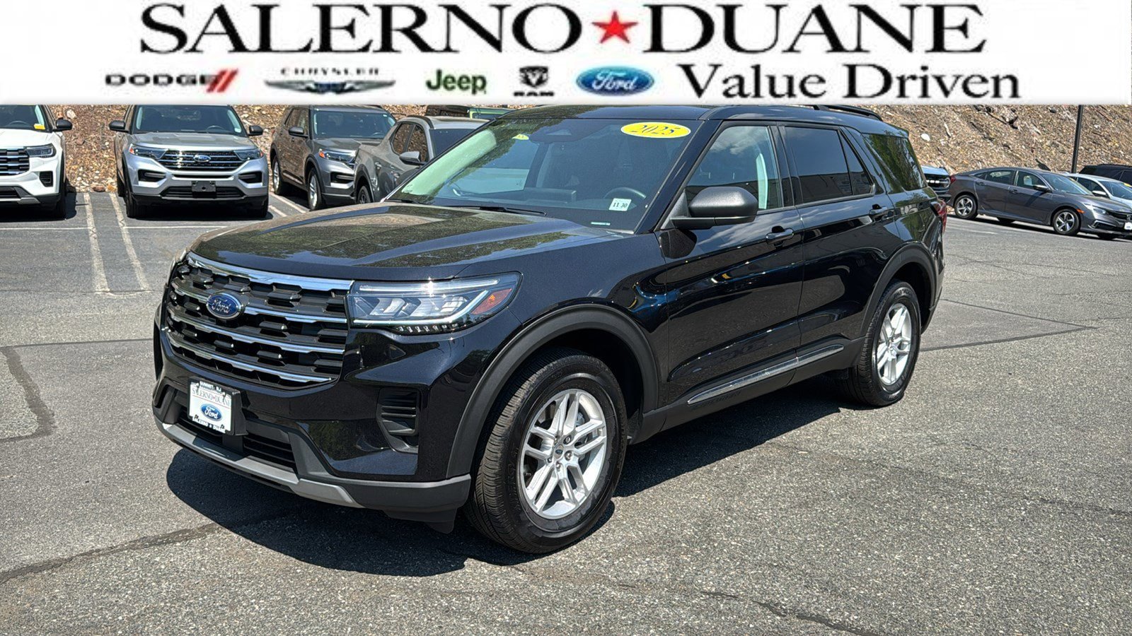 Used 2025 Ford Explorer Active AWD/4WD image 1