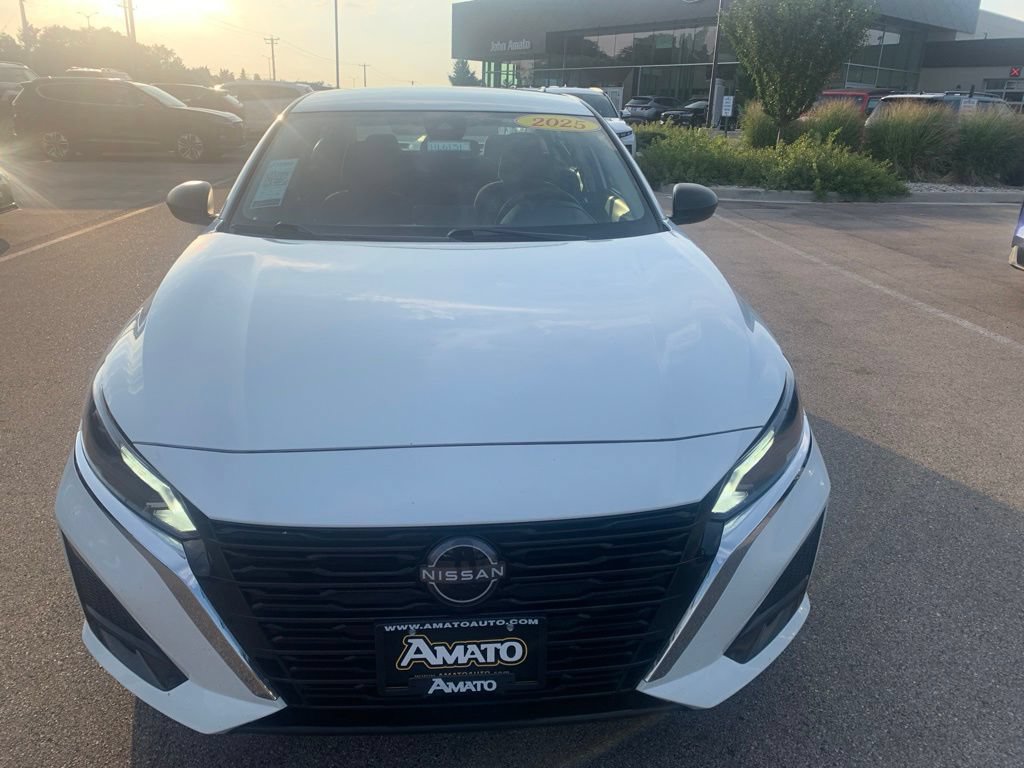 Used 2025 Nissan Altima 2.5 SV FWD image 8