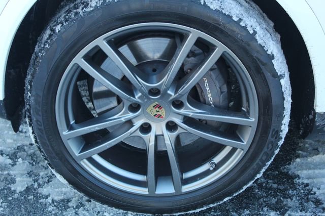 Certified 2023 Porsche Cayenne Platinum Edition image 15