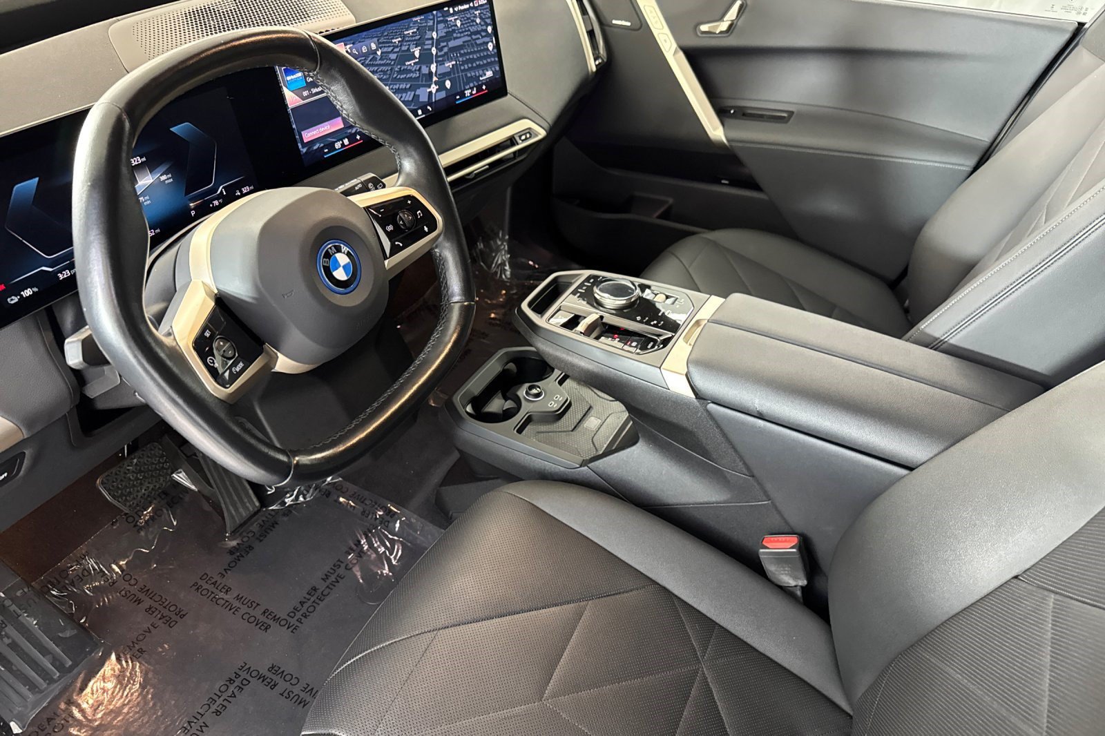 Used 2024 BMW iX xDrive50 w/ Sport Package AWD/4WD image 4