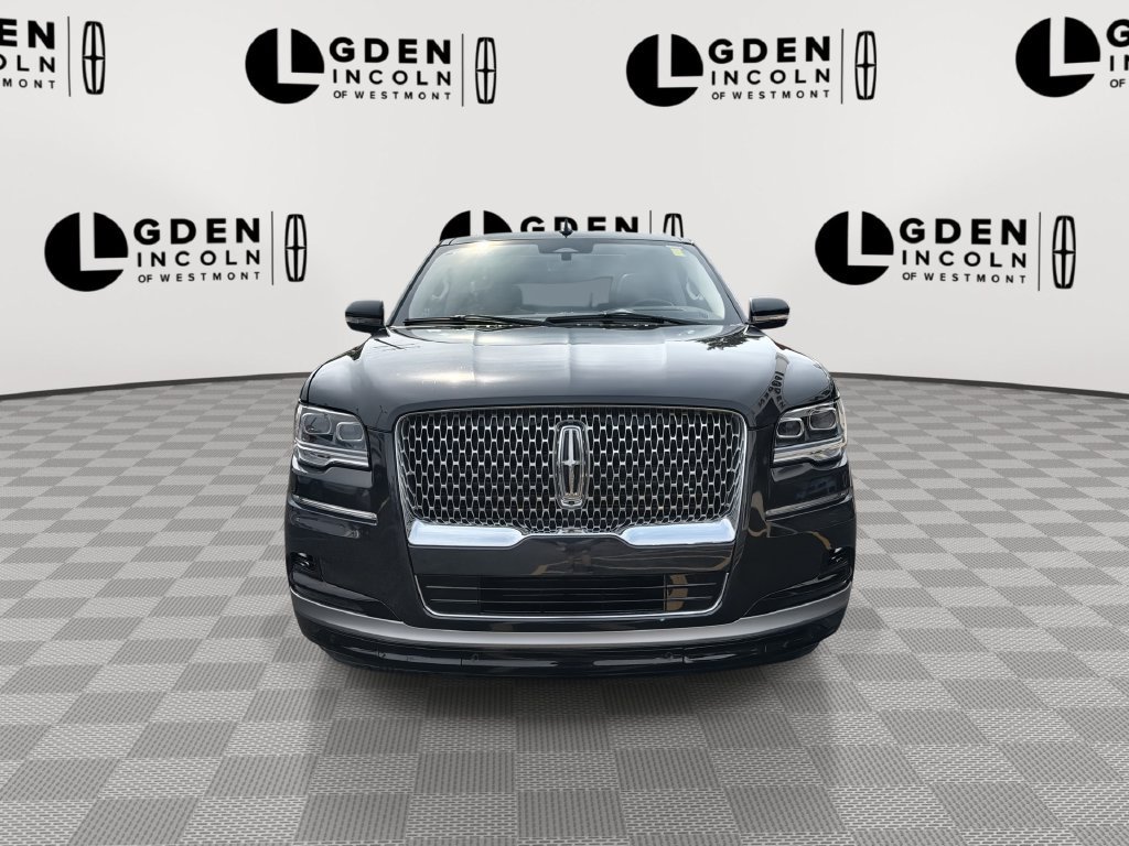 Used 2024 Lincoln Navigator Reserve AWD/4WD image 3
