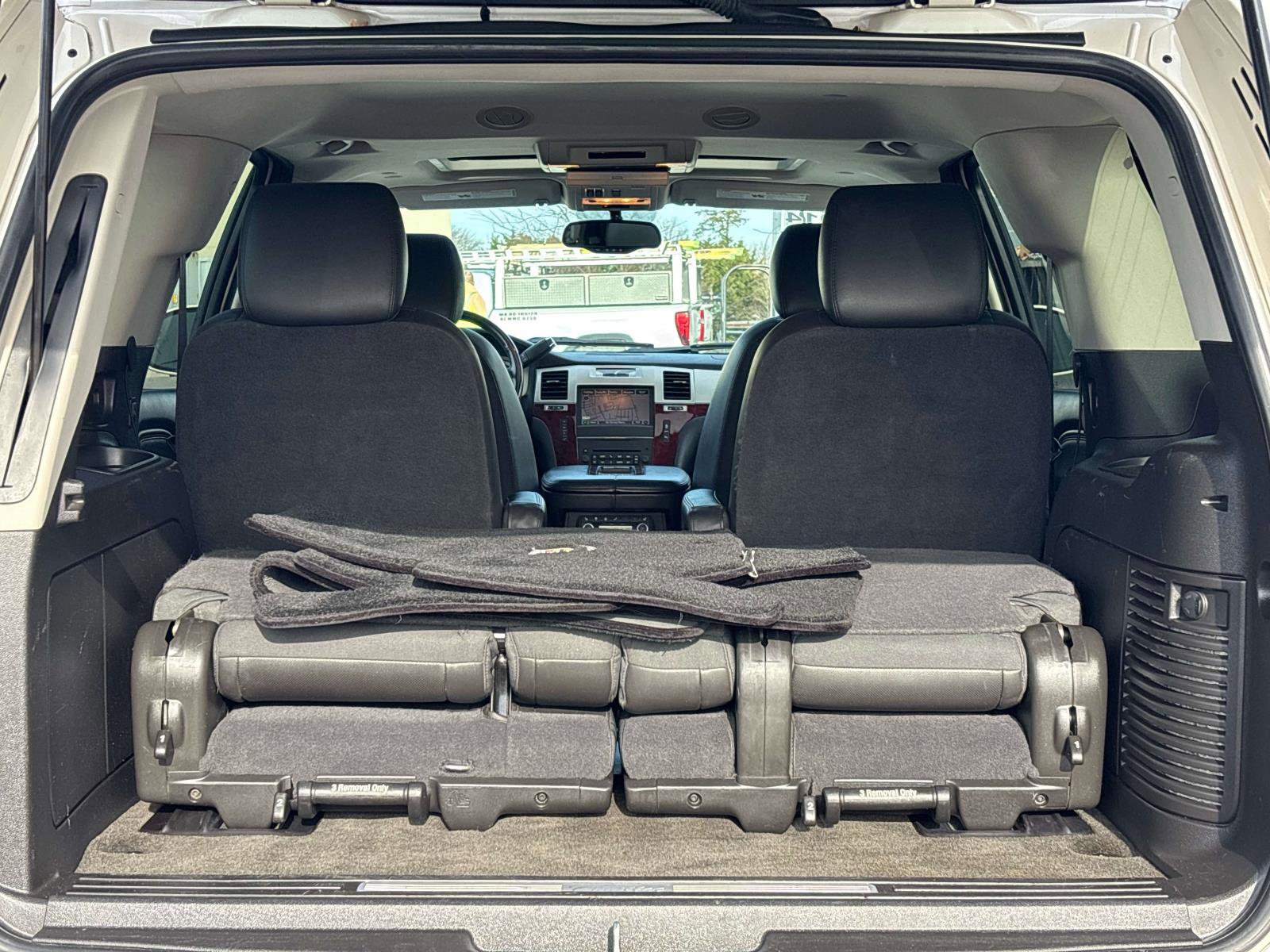 Used 2014 Cadillac Escalade Premium image 13