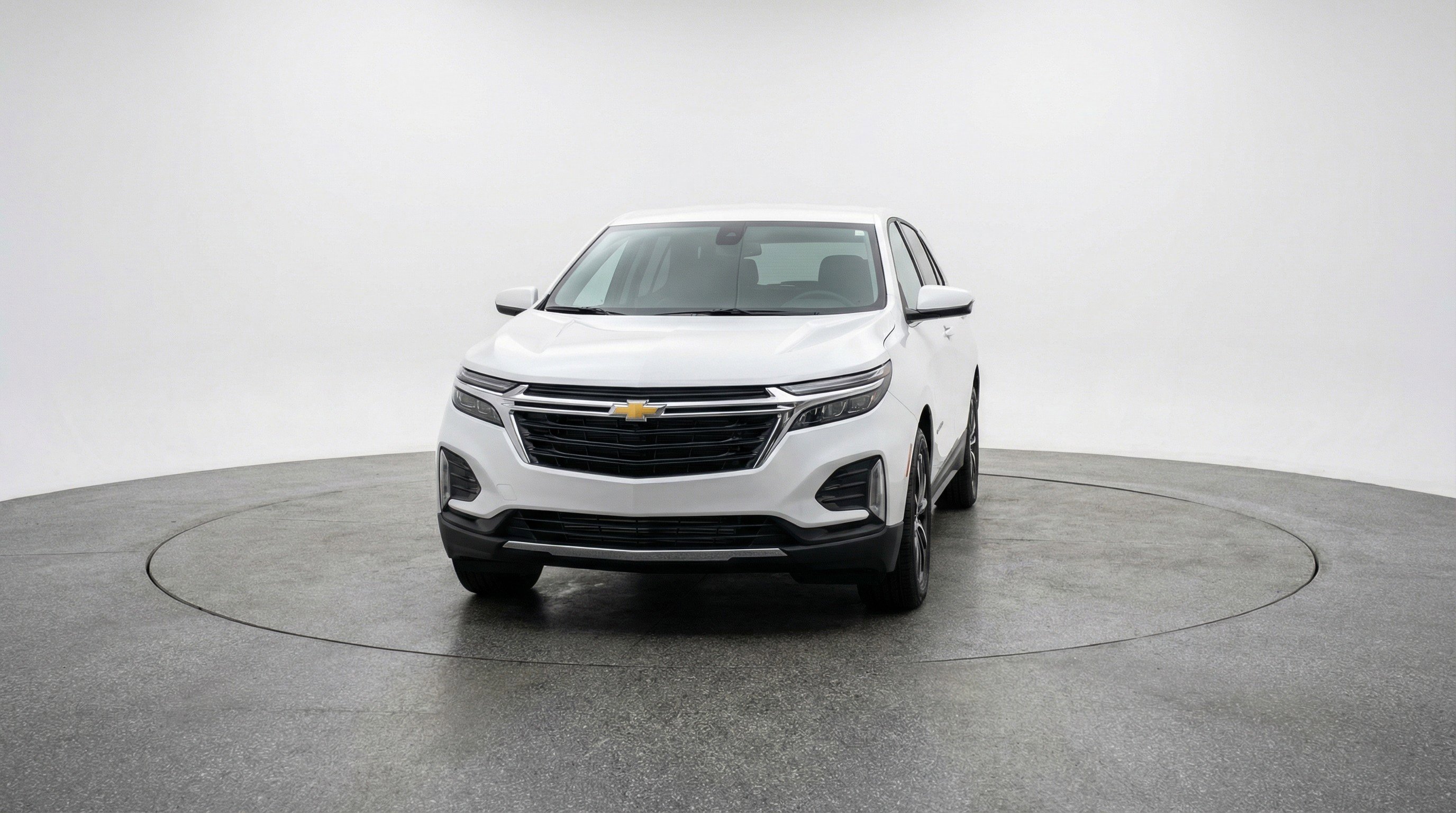 Used 2025 Chevrolet Equinox LT image 2
