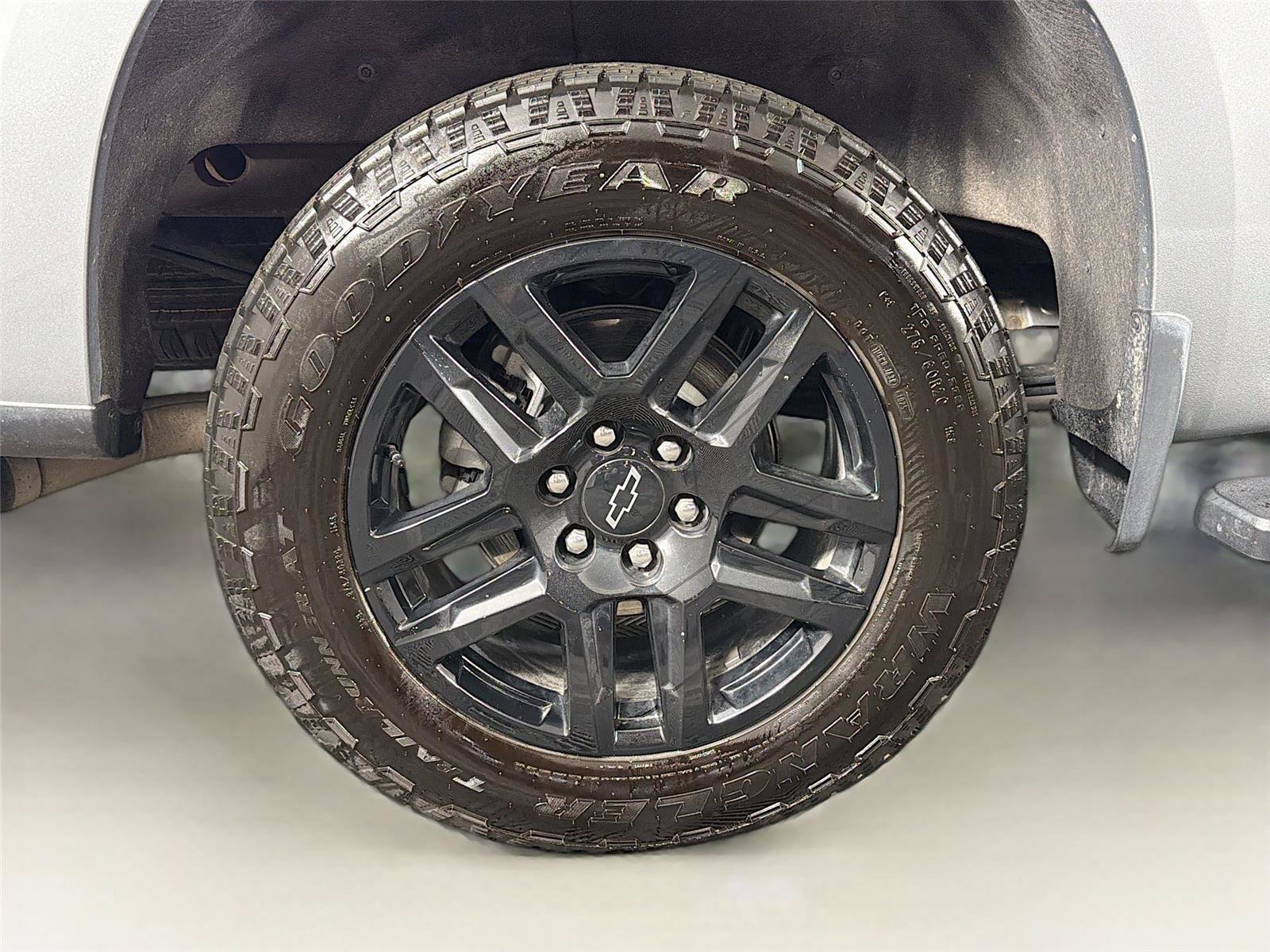 Used 2025 Chevrolet Silverado 1500 RST w/ Dark Appearance Package AWD/4WD image 34