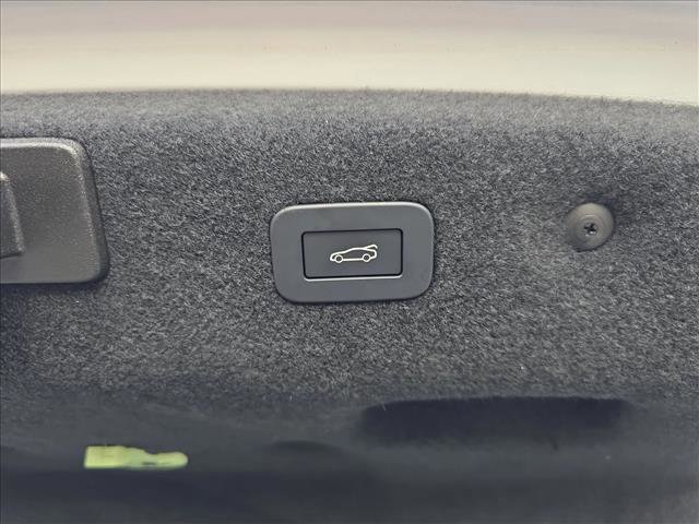 Certified 2024 Jaguar XF R-Dynamic SE image 13