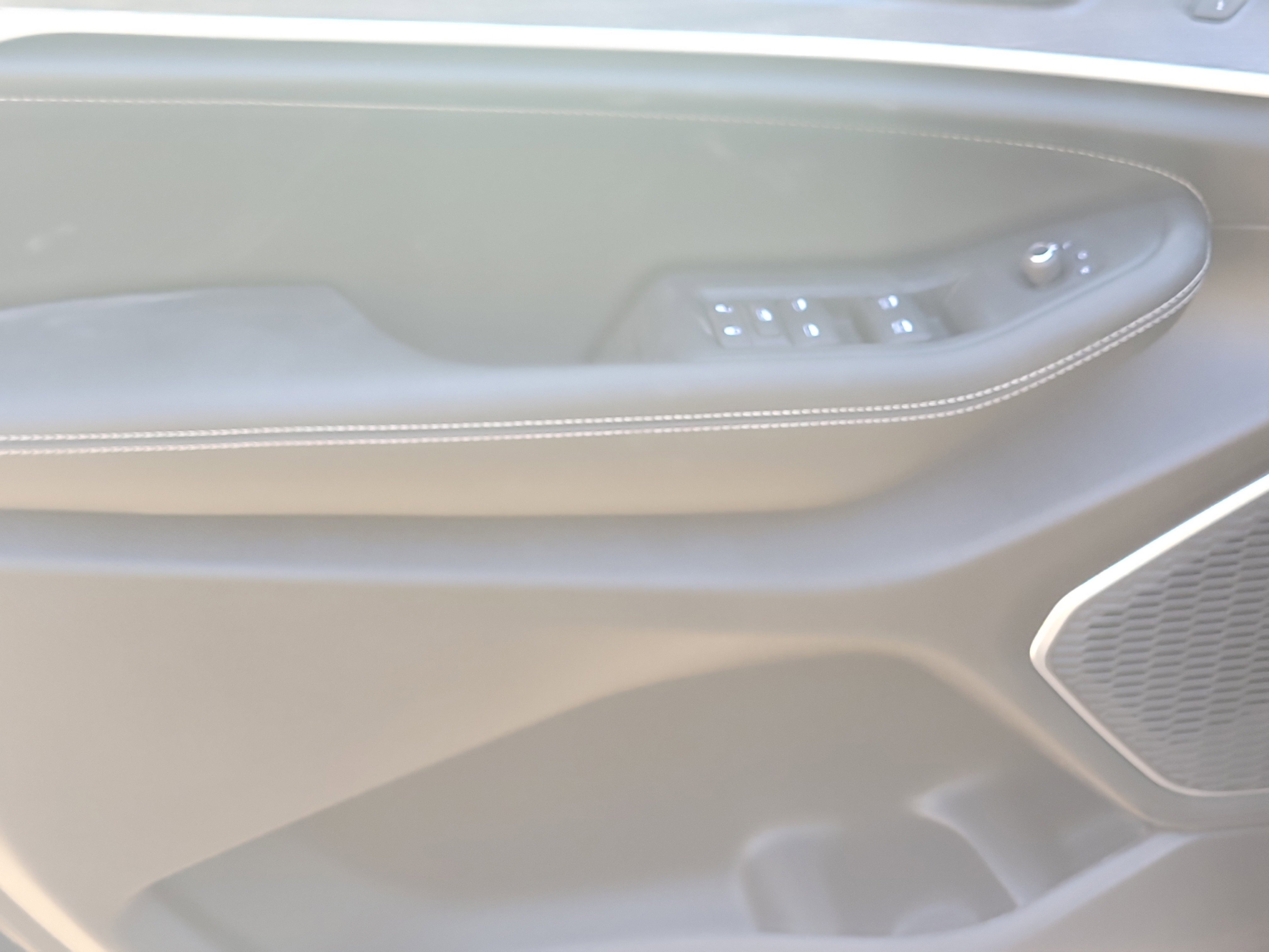 New 2026 Jeep Grand Cherokee Limited Reserve image 23