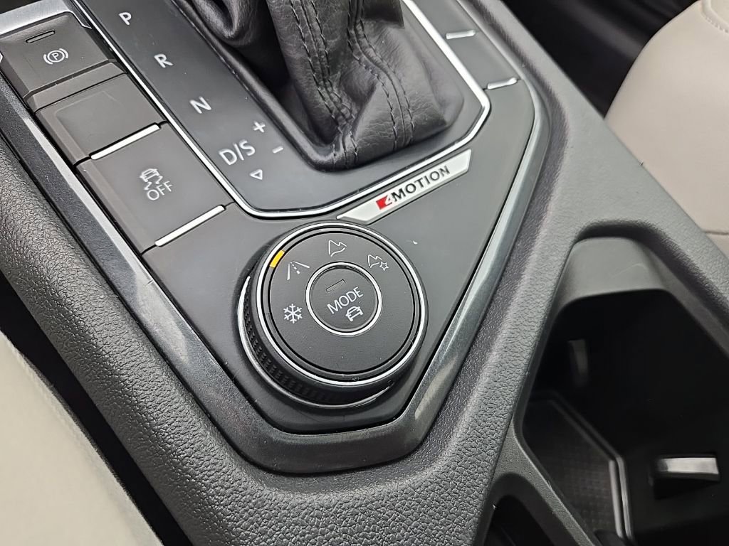 Used 2018 Volkswagen Tiguan SE w/ Panoramic Sunroof Package image 20