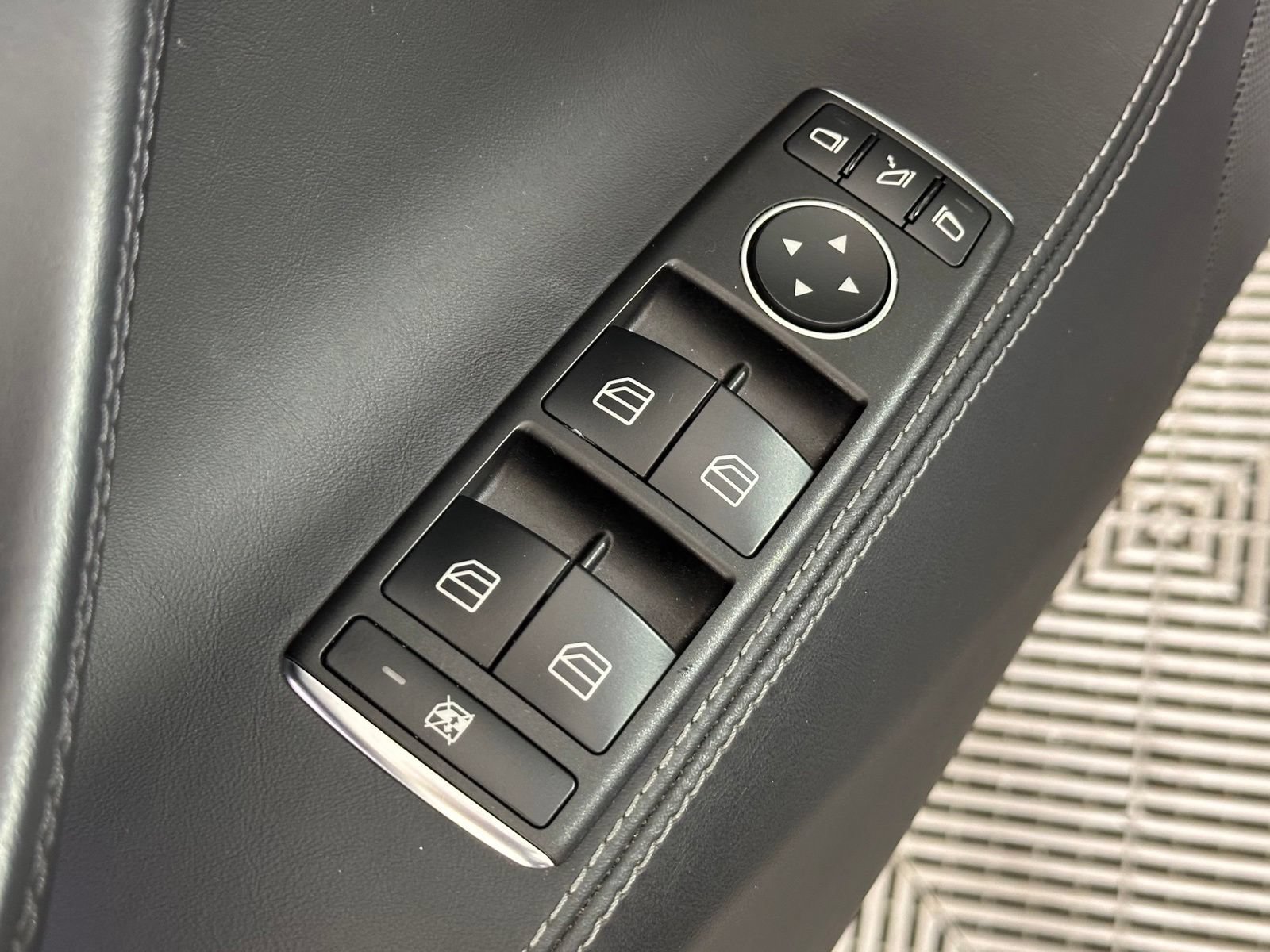 Used 2019 Tesla Model S 100D AWD/4WD image 39