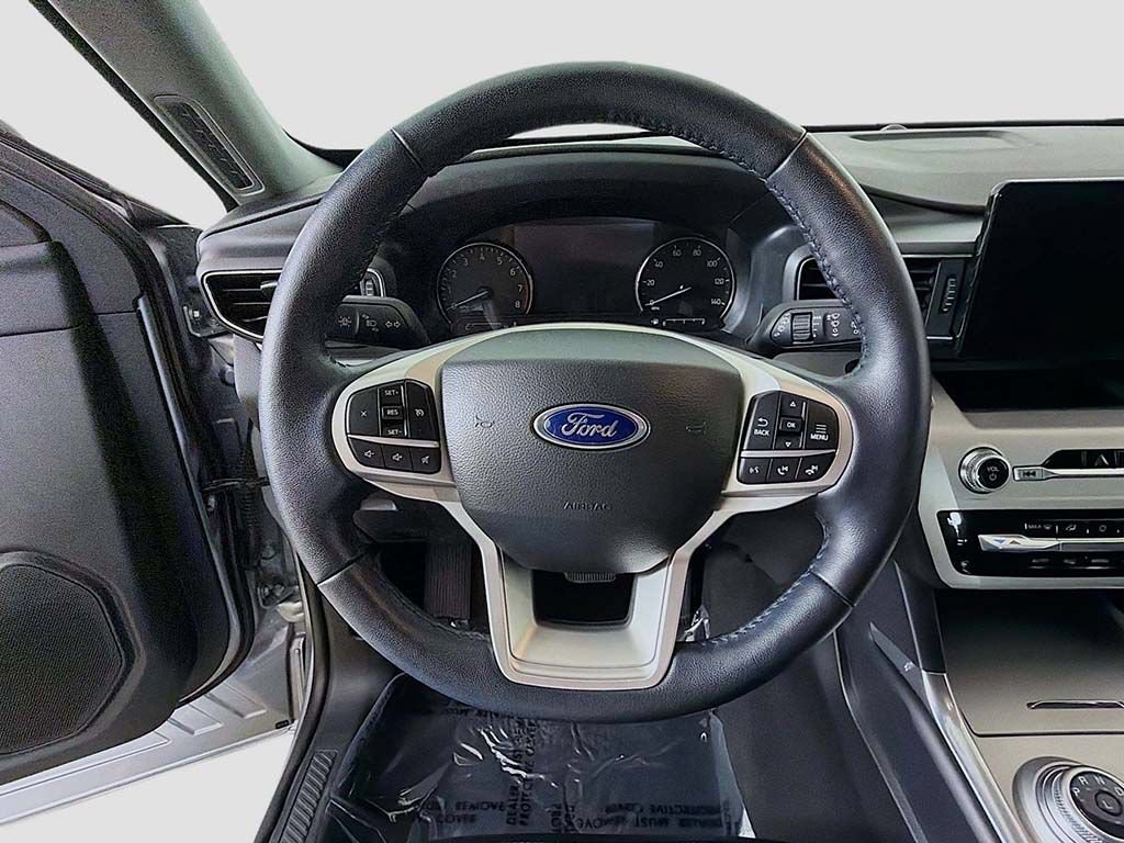 Used 2023 Ford Explorer XLT w/ Equipment Group 202A AWD/4WD image 30