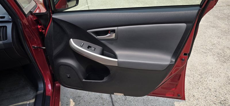 Used 2013 Toyota Prius Four w/ Deluxe Solar Roof Pkg FWD image 18