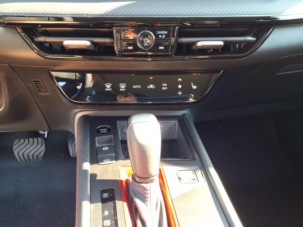 New 2026 Nissan Kicks SR w/ SR Premium Package AWD/4WD image 20