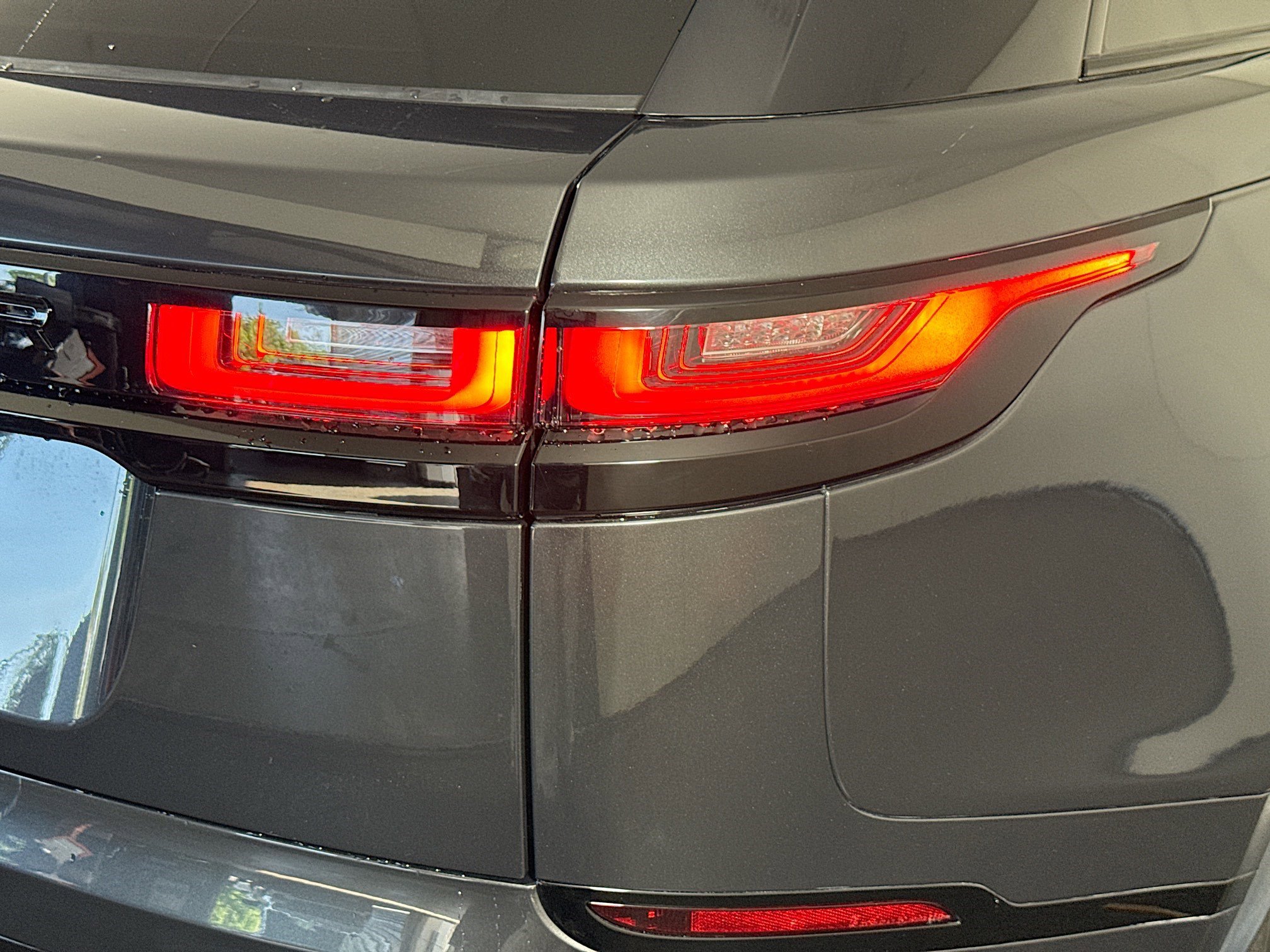 Used 2022 Land Rover Range Rover Velar R-Dynamic S image 34