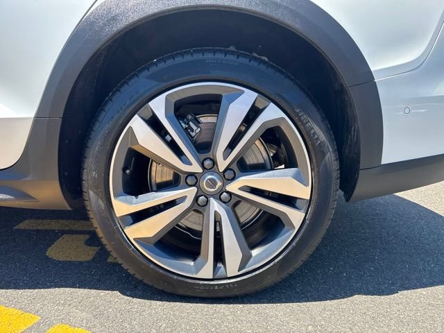 Certified 2025 Volvo V60 B5 Cross Country Plus AWD/4WD image 9