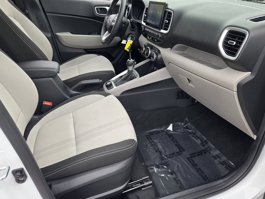 Certified 2023 Hyundai Venue SEL FWD image 16