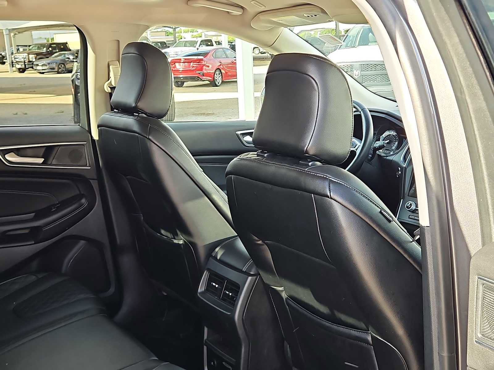 Used 2024 Ford Edge Titanium image 17