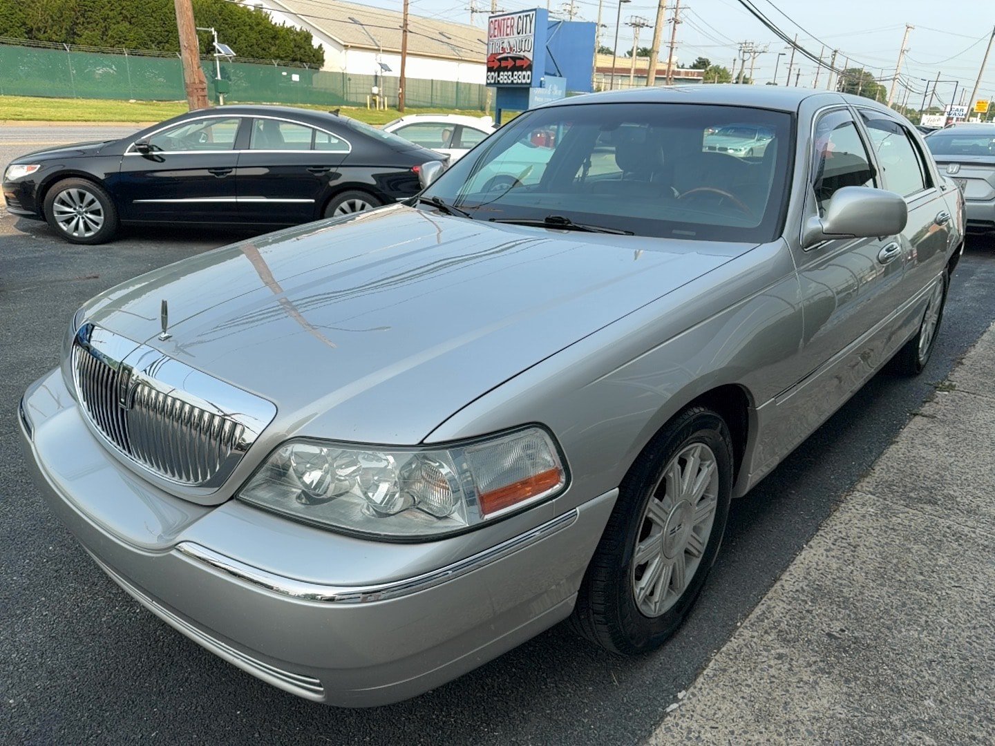 Used 2009 Lincoln Town Car Signature Limited RWD image 5