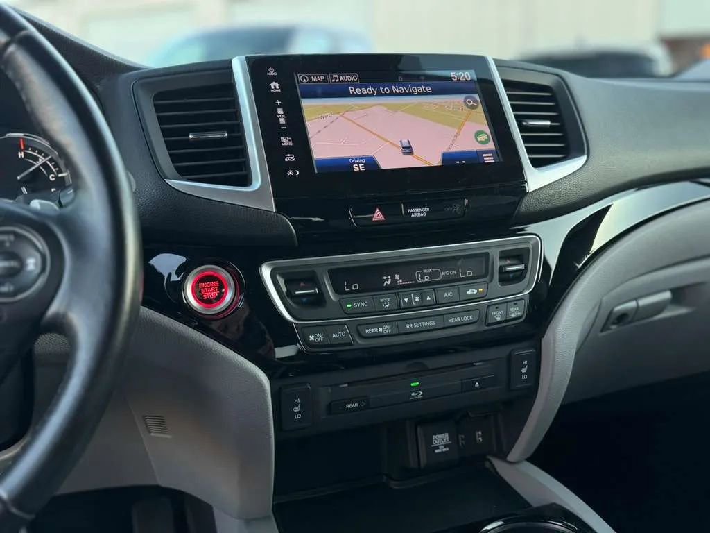 Used 2018 Honda Pilot Touring image 33