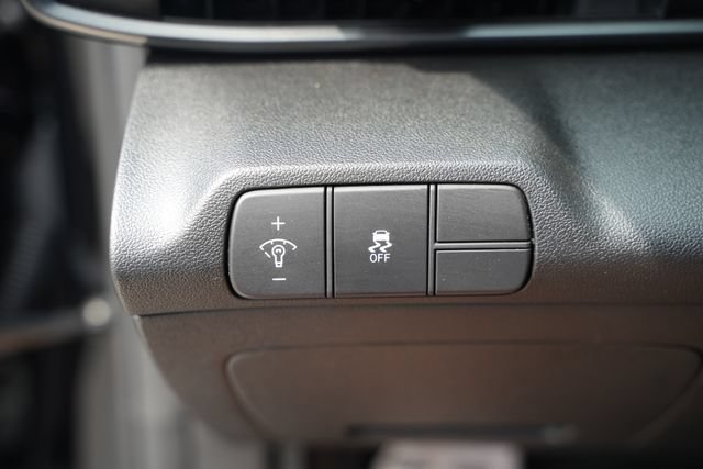 Used 2025 Hyundai Elantra Sport FWD image 34