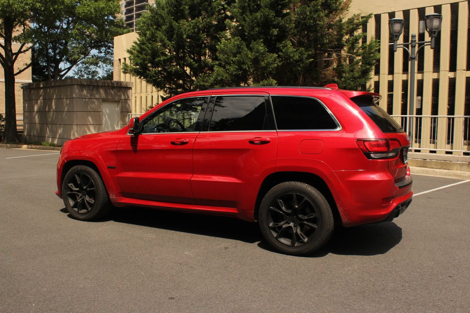 Used 2015 Jeep Grand Cherokee SRT w/ Luxury Group II AWD/4WD image 9
