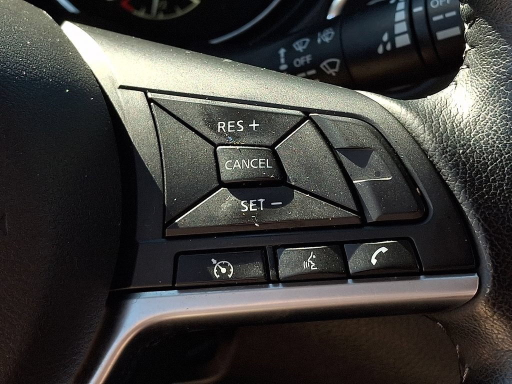 Used 2020 Nissan Rogue SV FWD image 21