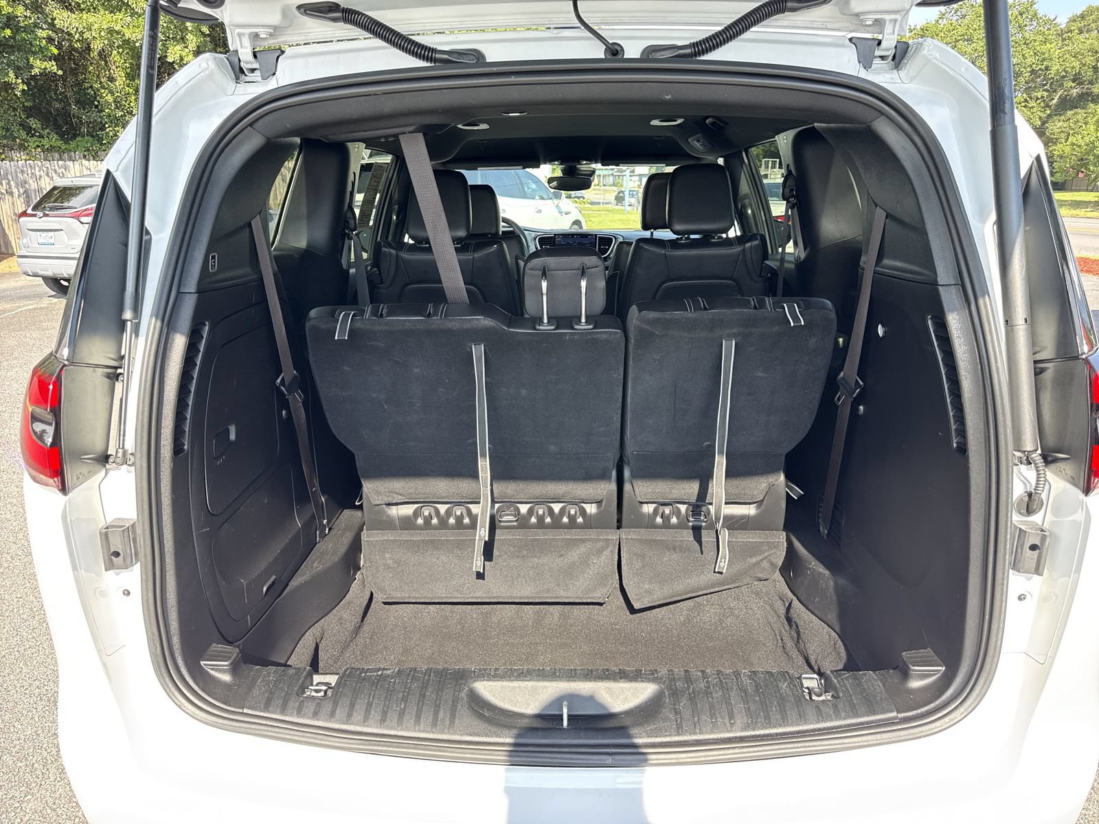 Used 2024 Chrysler Pacifica Limited FWD image 35