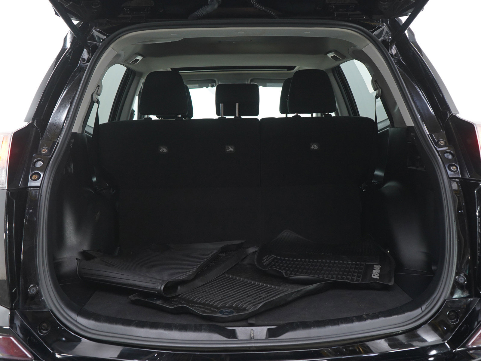 Used 2018 Toyota RAV4 XLE w/ Plus Extra Value Package AWD/4WD image 17