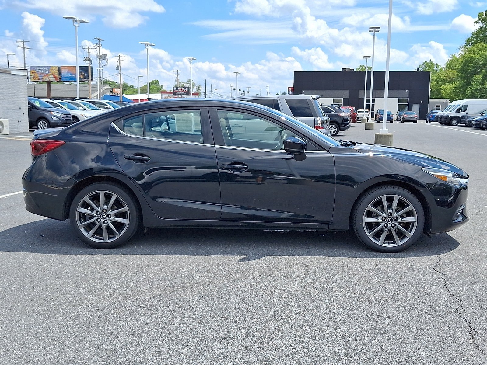 Used 2018 MAZDA MAZDA3 Grand Touring w/ Premium Equipment Package FWD video 4