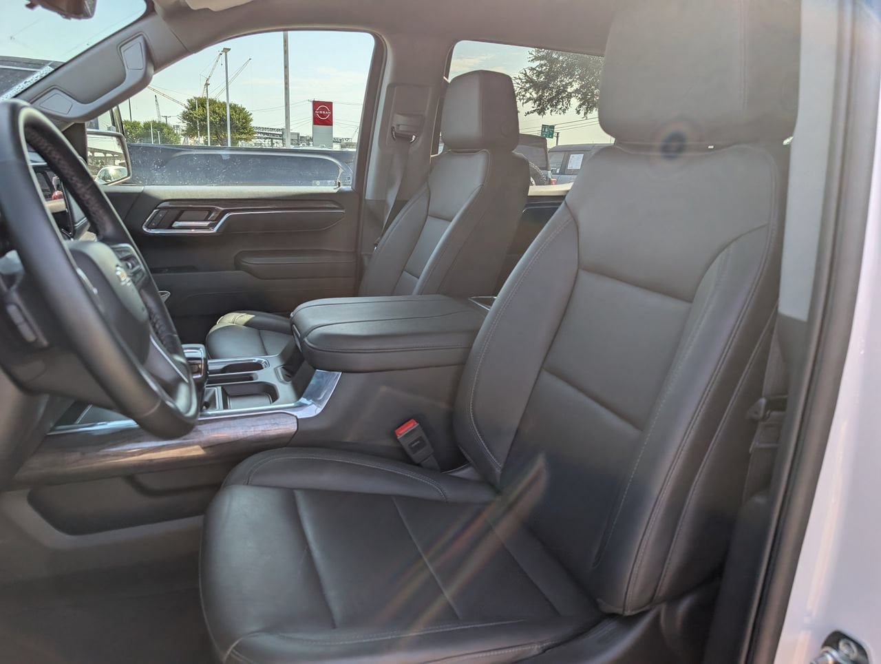 Used 2025 Chevrolet Silverado 1500 LTZ AWD/4WD image 25