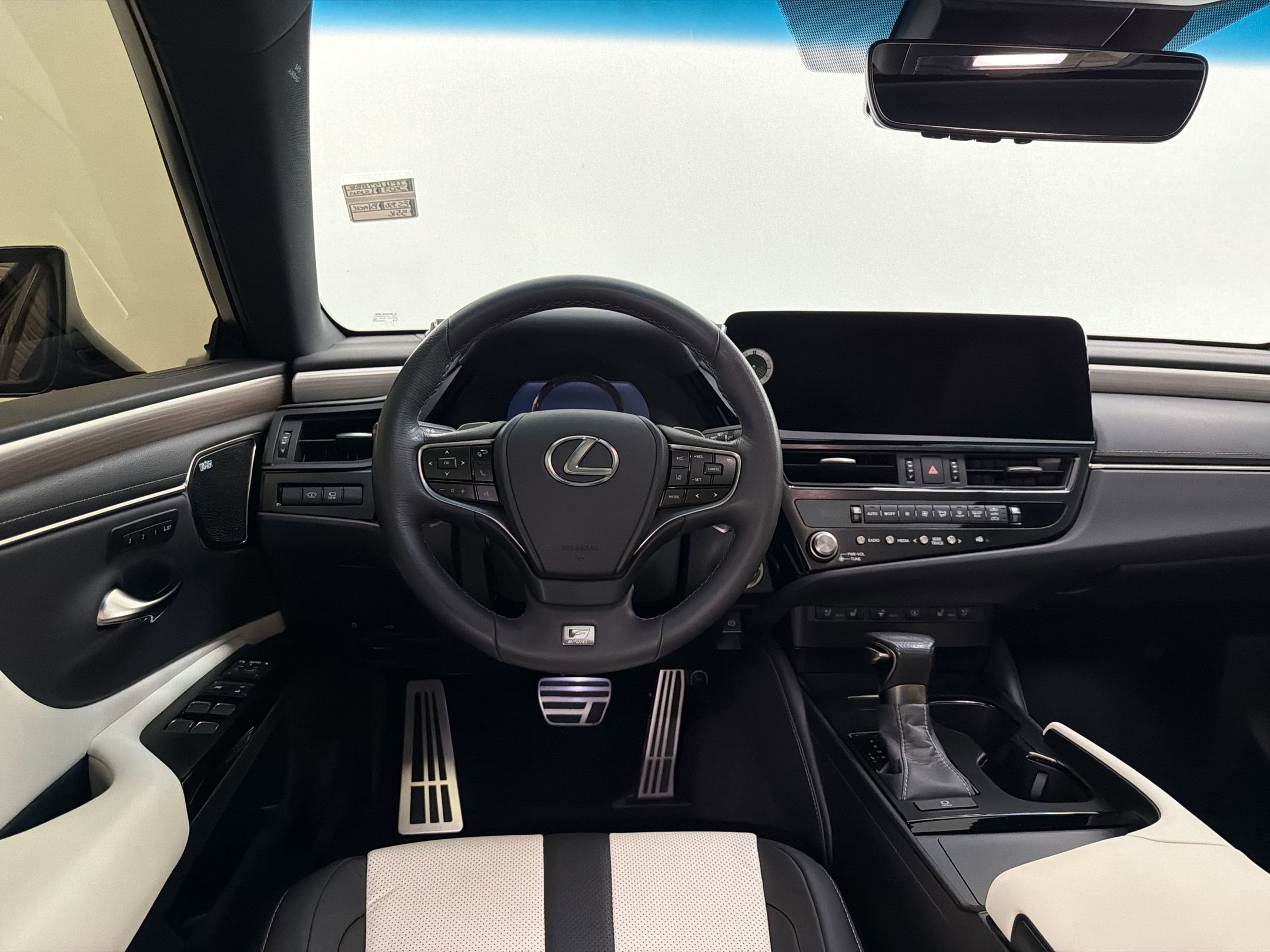 Certified 2023 Lexus ES 350 F Sport w/ Accessory Package (Z2) FWD image 29