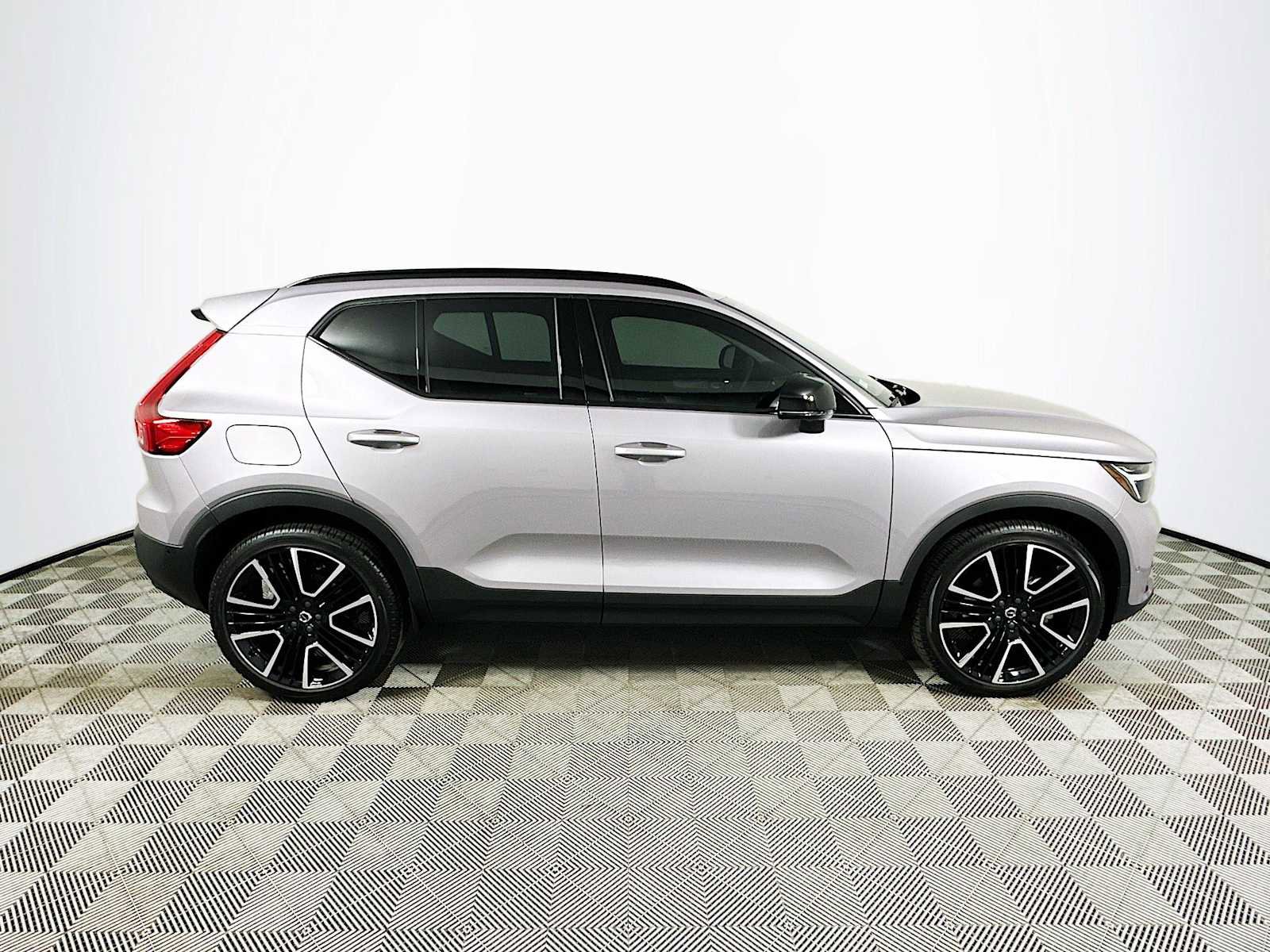 New 2026 Volvo XC40 B5 Ultra w/ Climate Package image 8
