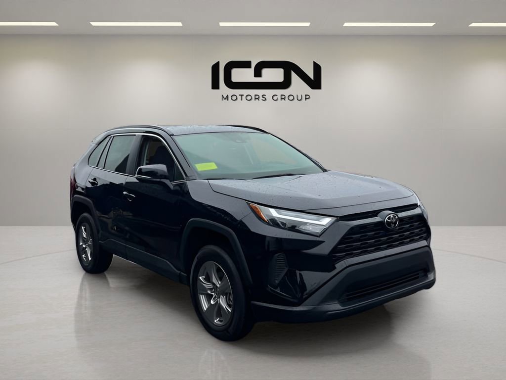 Used 2025 Toyota RAV4 XLE AWD/4WD image 7