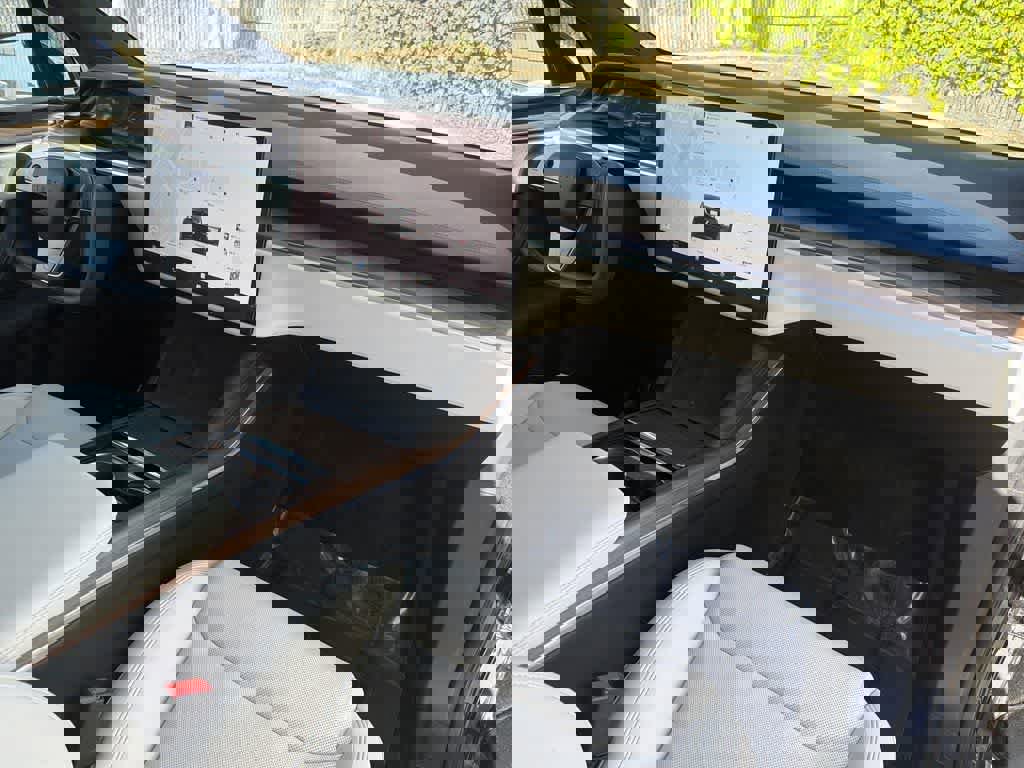 Used 2022 Tesla Model X image 33