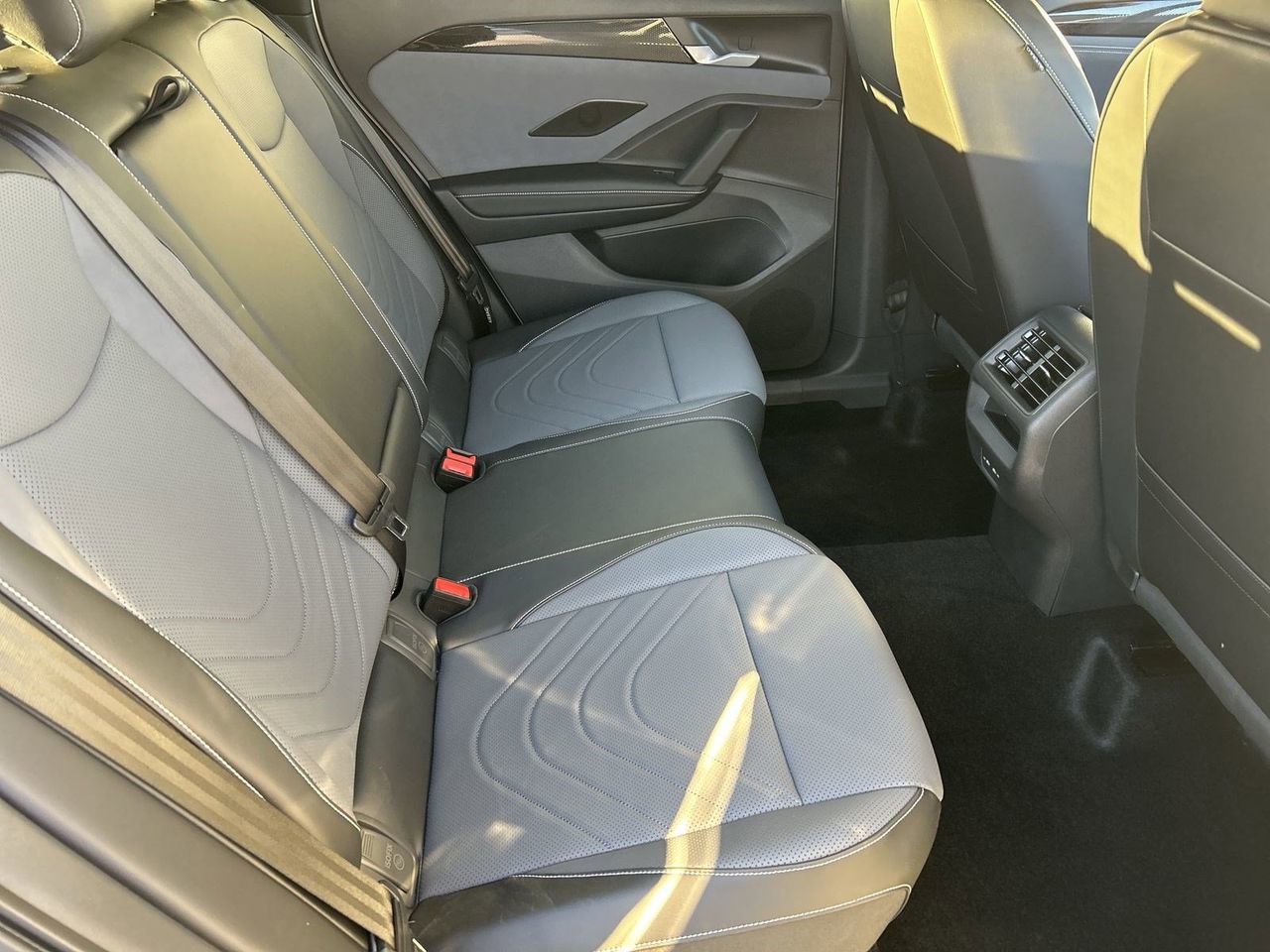 New 2026 Volkswagen Tiguan SE R-Line image 9