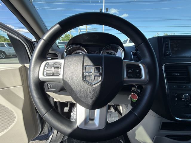 Used 2019 Dodge Grand Caravan SE w/ UConnect Hands-Free Group FWD image 14