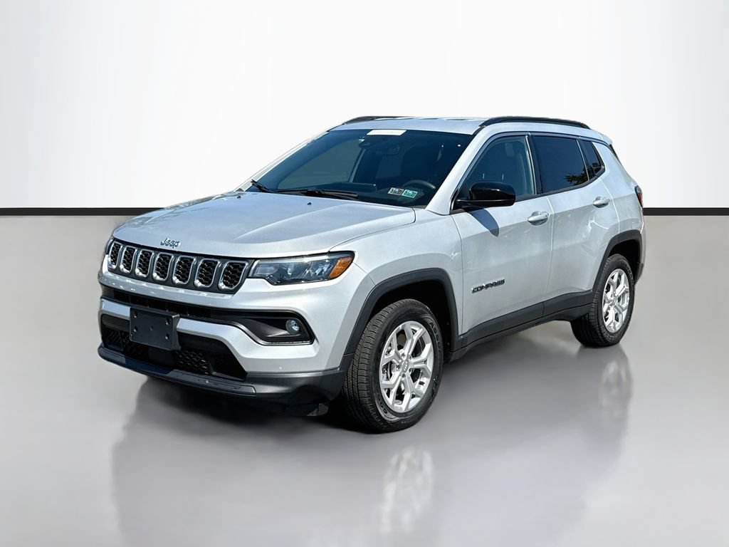 Used 2024 Jeep Compass Latitude AWD/4WD image 3