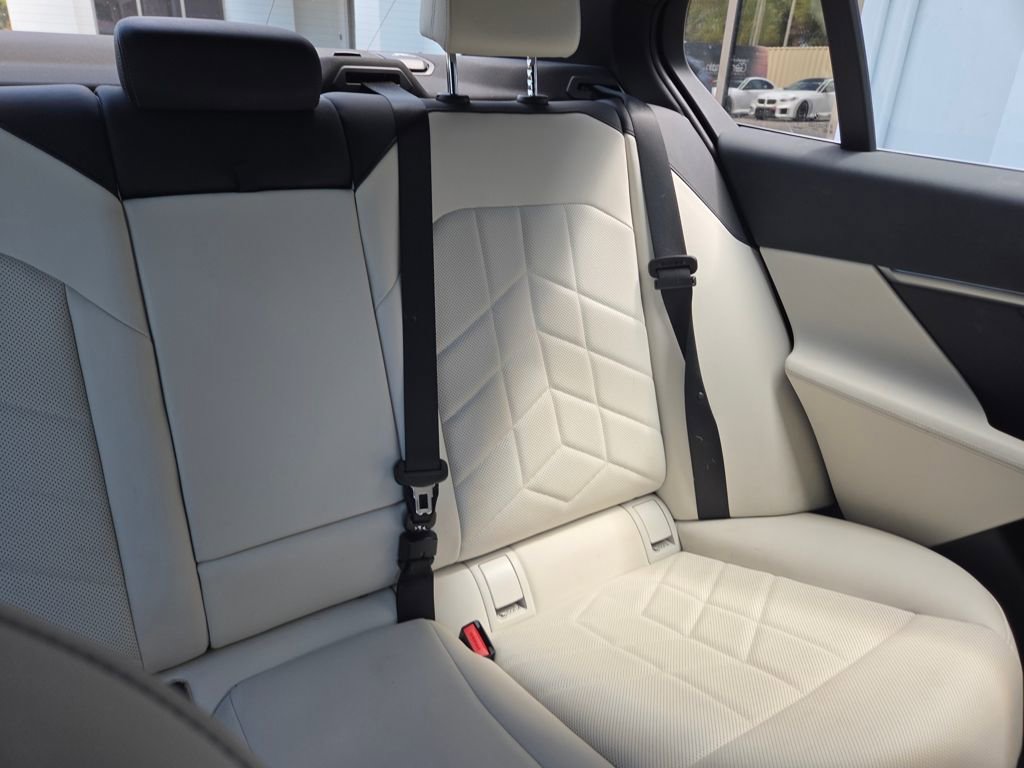 Certified 2024 BMW 530i xDrive w/ Premium Package image 33