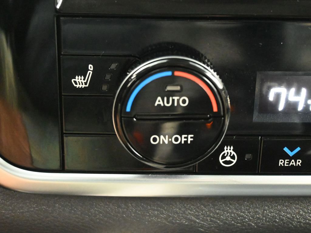 Used 2023 Nissan Rogue SL w/ SL Premium Package image 15