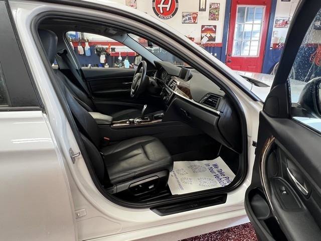 Used 2014 BMW 328i xDrive Sedan AWD/4WD image 9
