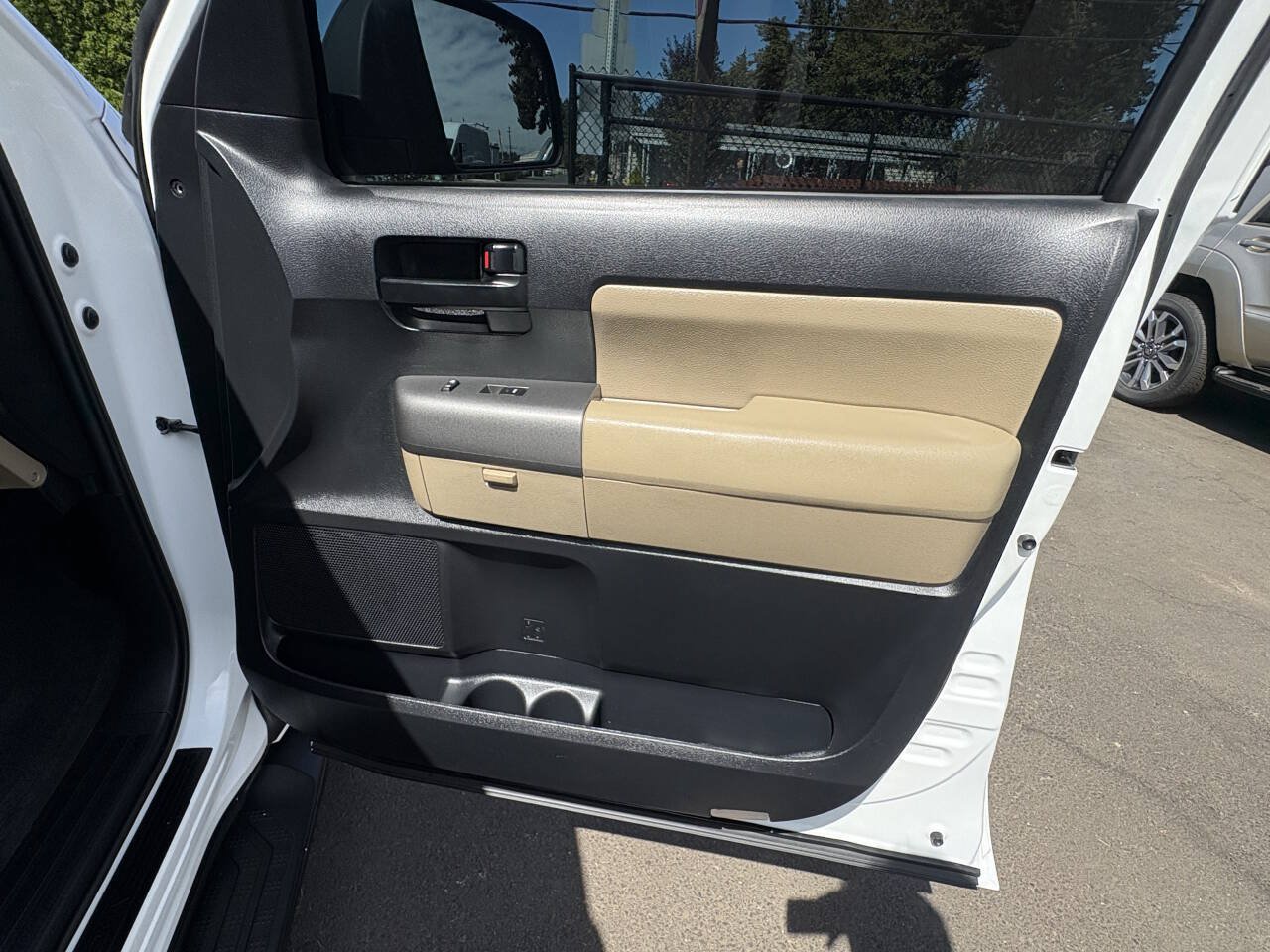 Used 2015 Toyota Sequoia SR5 AWD/4WD image 15