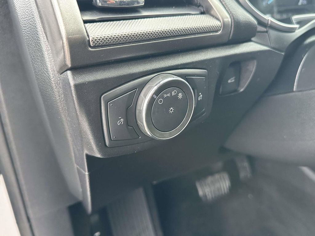 Used 2018 Ford Fusion SE image 21