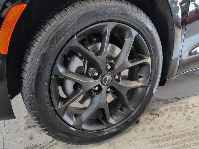 New 2026 Chrysler Pacifica Select image 9