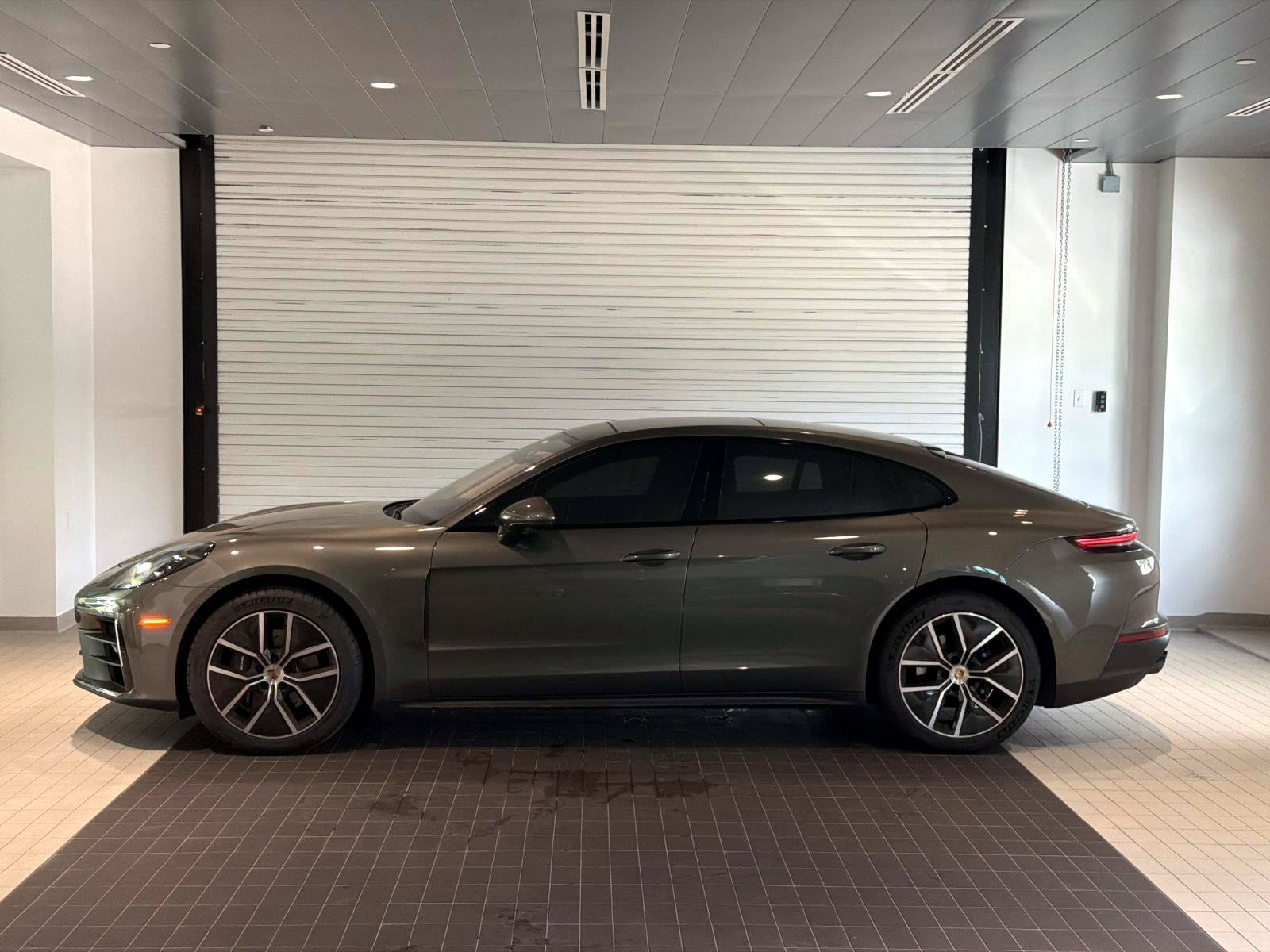 Certified 2025 Porsche Panamera RWD image 2