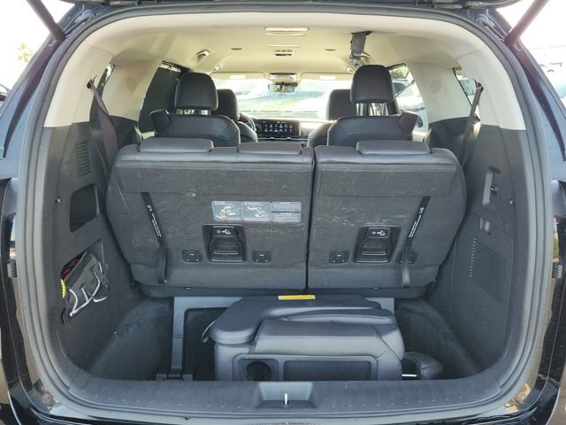 Used 2022 Kia Carnival EX image 19