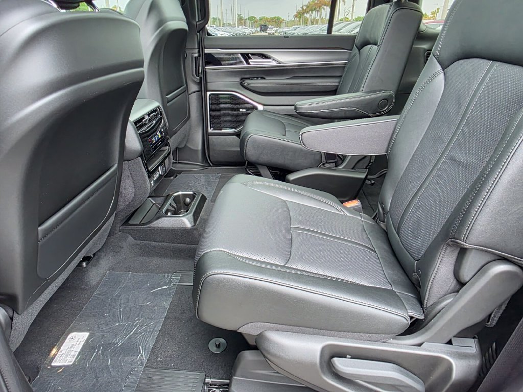 New 2026 Jeep Grand Wagoneer Limited AWD/4WD image 10