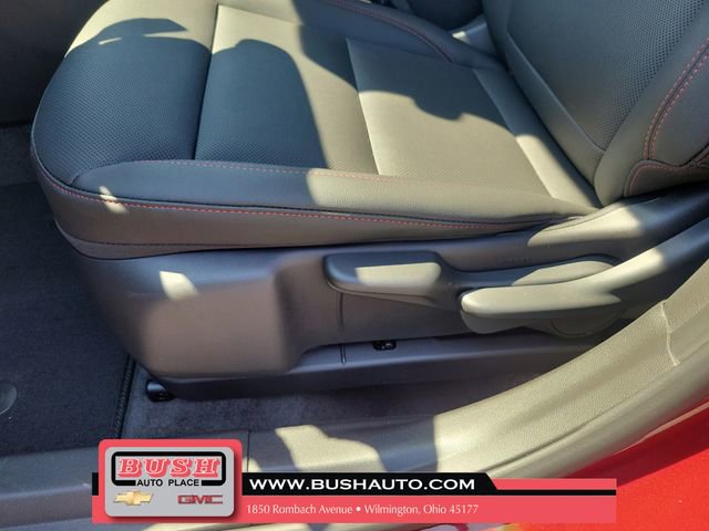 Used 2025 Chevrolet Trax RS w/ Sunroof Package image 16