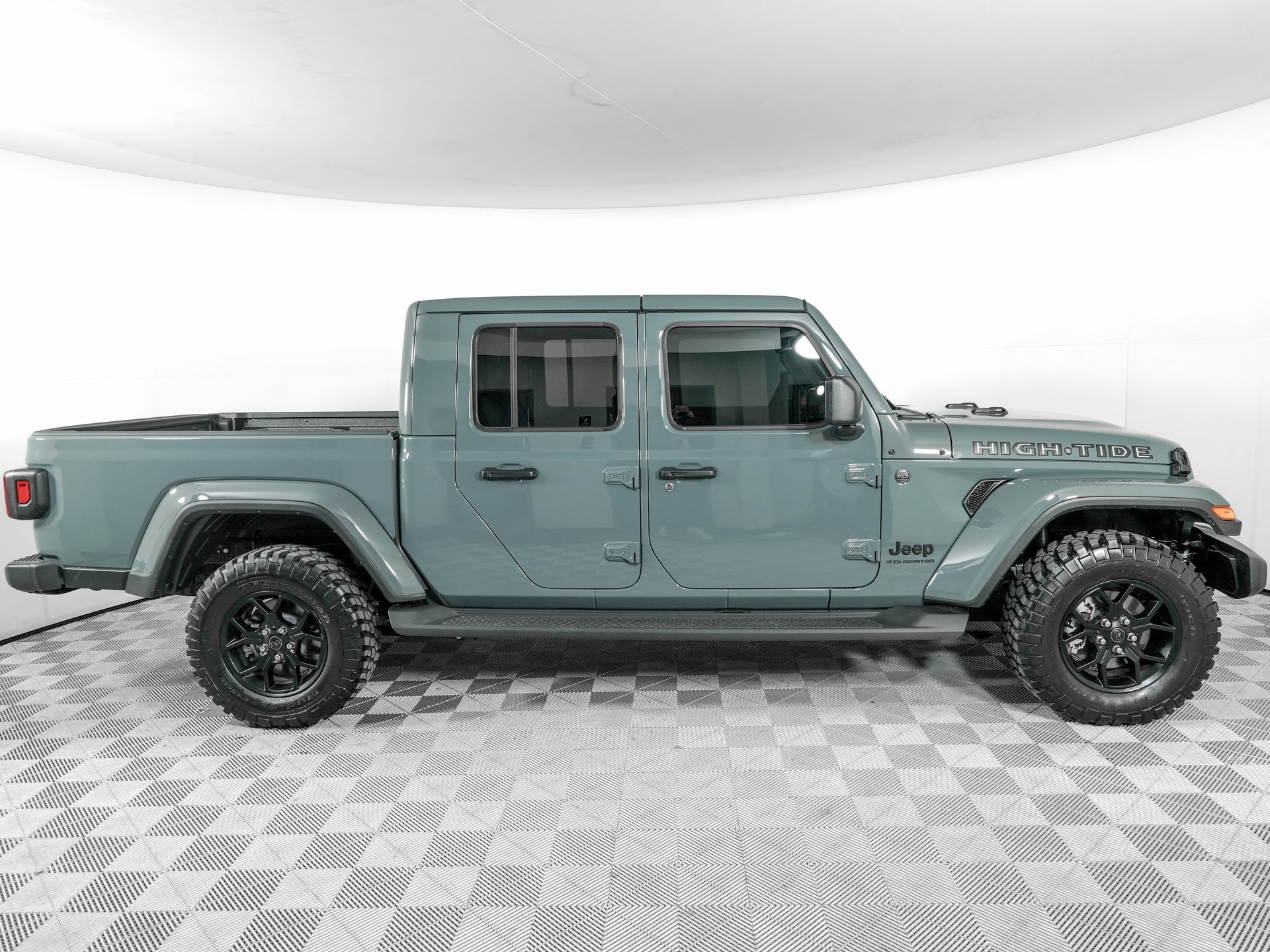 Used 2025 Jeep Gladiator Sport image 4
