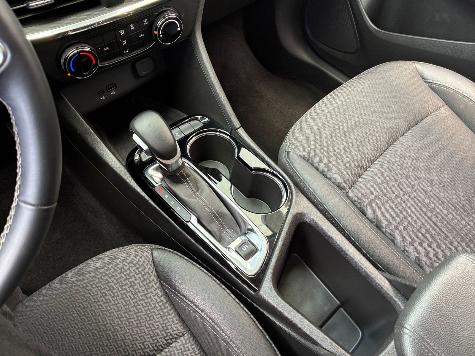 Used 2025 Buick Encore GX Preferred image 40